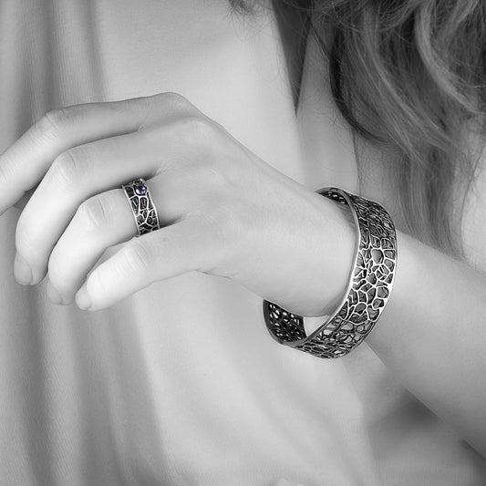 Mimesis bracelet 1. Materials: you can choose from Sterling silver, 14k or 18k gold (white, yellow or rose).