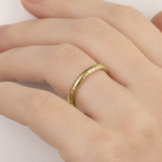 Linea_textured_yellow_gold_wedding_rings