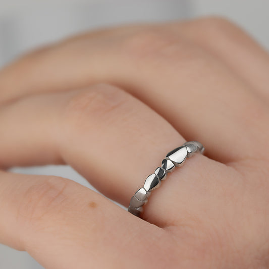 Raindrops curb white gold wedding rings