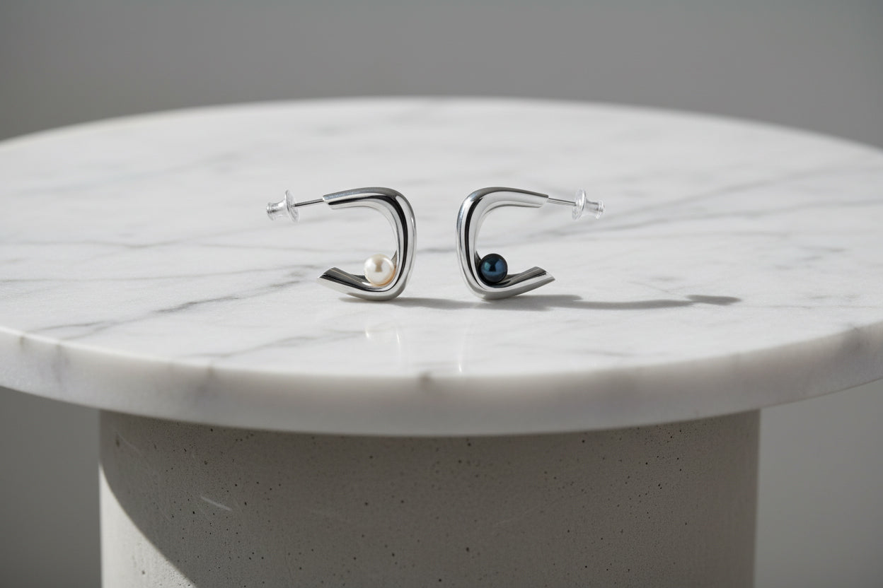 Aura earrings white gold sterling silver white black pearl