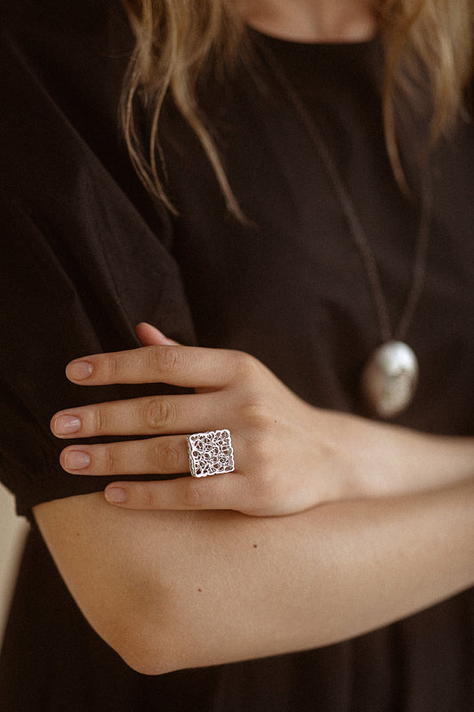 Mimesis ring 01. Materials: you can choose from Sterling silver, 14k or 18k gold (white, yellow or rose).
