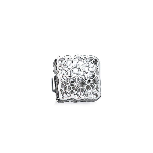 Mimesis ring 01. Materials: Sterling silver.